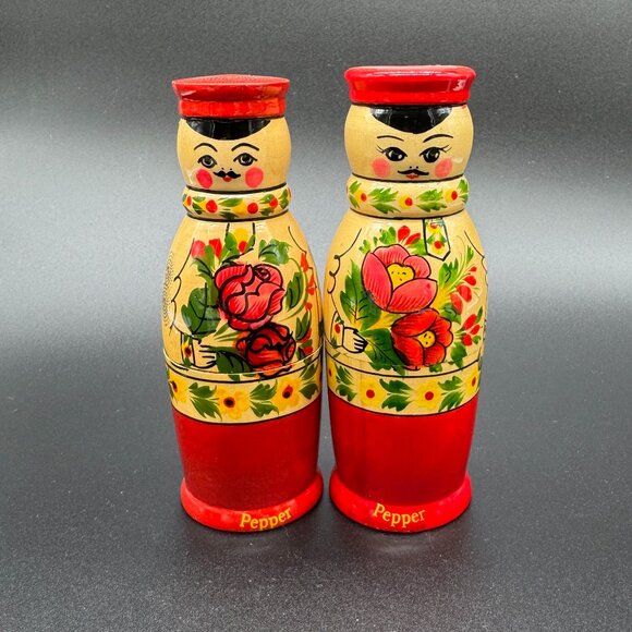 Set of 2 Wooden Pepper Shakers Russian Hand Painted Nesting Dolls - Picture 1 of 7